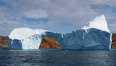 Image of an iceburg