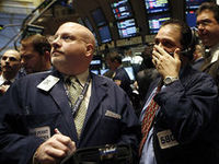 Picture of traders on the floor