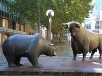 Picture of bull and bear statues