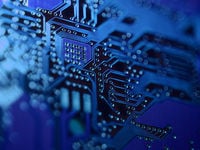 Semiconductor ETF ‘SMH’ Up 32%, Can Keep Flying High