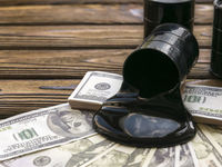 Oil Prices Ease as Traders Await Key Economic Data