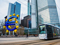 Central Banks Need to Continue to Support Gold Prices