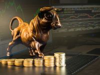 Will Investor Sentiment Stay Bullish for Gold?