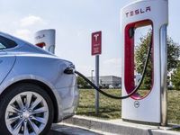 As Electric Vehicles Evolve, Tesla Still Has Big Advantages