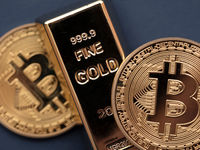 As Investors Flee Crypto, Gold ETFs Hold Strong