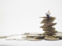Active Management as a Tool for Fighting Inflation