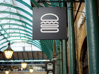 Popular Burger Chain Tests Cryptocurrency Waters