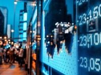 Nasdaq-100 ETF on Pace for a Strong Weekly Finish