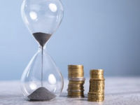 Strategist Advises Now Is the Time to Invest in Bonds