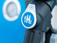 Toyota CEO Also Prioritizes Hydrogen Despite EV Rise