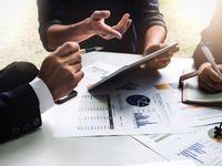 On Valuation, Wide Moat Stocks Look Appealing