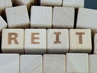 Kingsbarn Invests in BDCs & REITs With DVDN