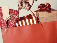 Solid Holiday Shopping Season Props Up RETL