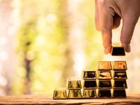 Is Gold Challenging the 60/40 Portfolio Strategy?