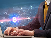 Bitcoin ETF Holders Stay Steady Through Q4 Price Decline