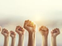 Gold Under Pressure, Bitcoin Resilient