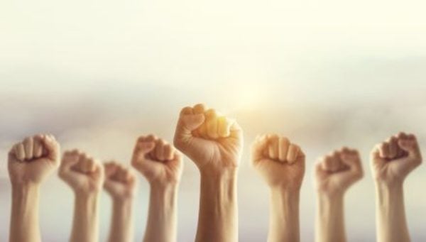 Золото під тиском, біткойн стійкий
